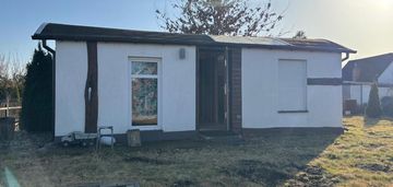 Działka rod 350 m² z domkiem i łazienką