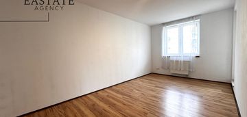 Jasne, duże/cicha, spokojna okolica/duży balkon