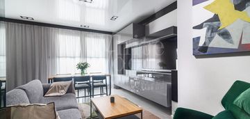 4 pokoje,  dwa tarasy, nadmorski dwór