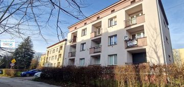 2 pokoje z balkonem na 1 piętrze + piwnica,strych