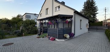 Parter domu do wynajęcia dla singla lub pary.