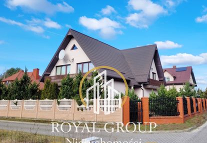 Wolnostojący, 2 garaże, ogrodzony, jezioro