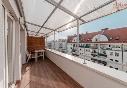 Dwupoziomowe mieszkanie z dużym tarasem i garażem