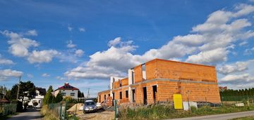 Apartament z ogródkiem na peryferiach