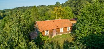 Domek w szalowej w okolicy lasu - okolice grybowa