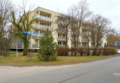 3 pok. mieszkanie z balkonem, windą, można kupić garaż.