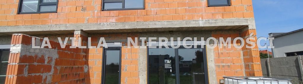 Nowoczesny bliźniak w dąbczu – idealny dla rodziny