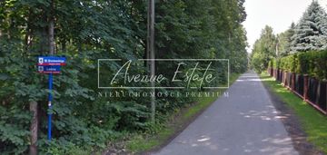 Piękna działka narożna / willowe sąsiedztwo