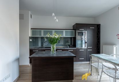 Jasne i komfortowe mieszkanie przy ul. popularnej