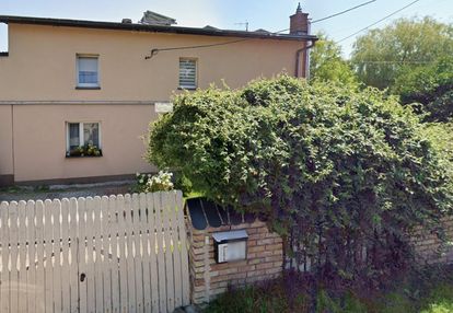 Sprzedam parterową część domu