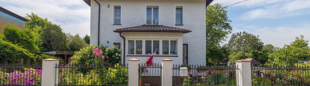 Rodzinny dom z klimatem i potencjałem- duży ogród