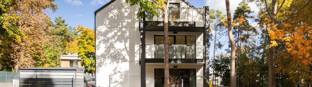 Dwupoziomowy apartament w otulinie lasu