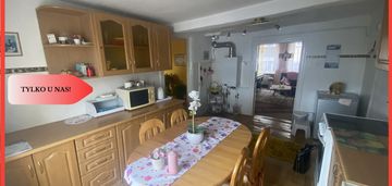 Przestronna kamienica z garażami w mieście