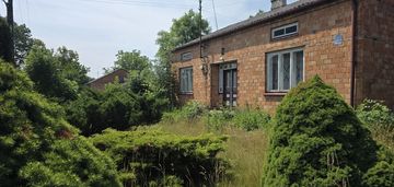 Na sprzedaż siedlisko z budynkami gospodarczymi