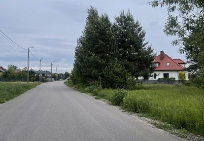 Działka 879 m² – media w drodze, las, skm.