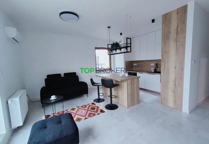 Salon z aneksem i dwie sypialnie, balkon i taras