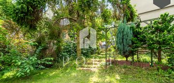 Wyjątkowa lokalizacja - połowa domu z działką