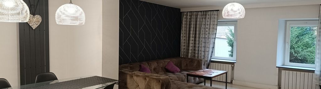 Dom w pobliżu centrum głuszycy.