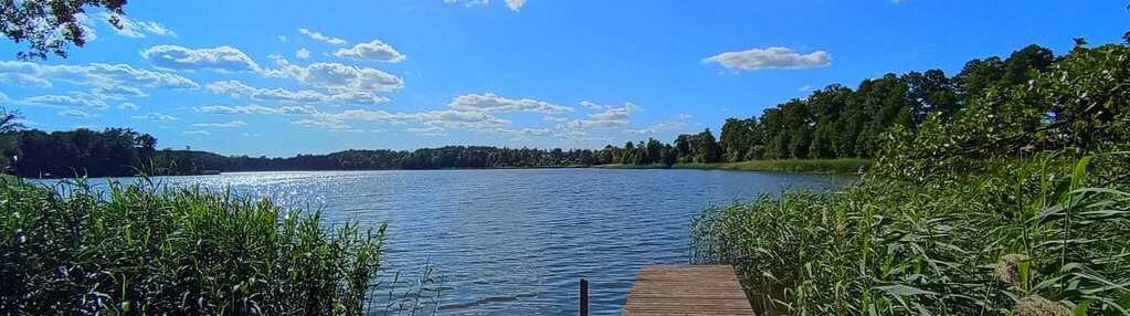 Działka budowlana nad jeziorem z dostępem do plaży