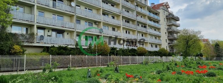 Duże, jasne mieszkanie w dobrej lokalizacji.