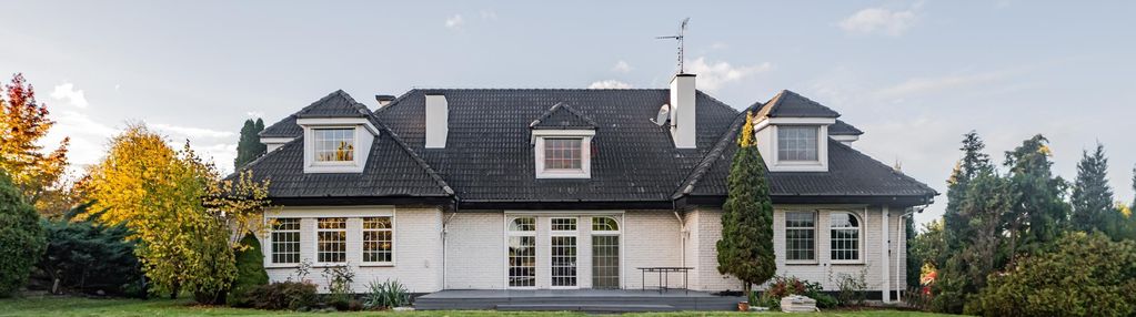 Dom z basenem i kortem tenisowym|tyniec mały|332m2