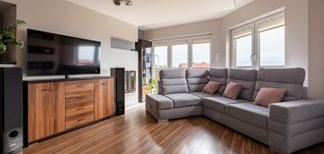 Na skraju lasu, jak w domu