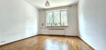 60 m2, 2 pokoje, oddzielna widna kuchnia