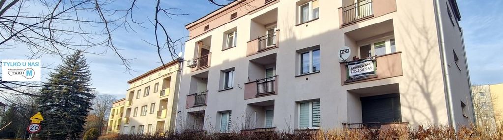 2 pokoje z balkonem na 1 piętrze + piwnica,strych