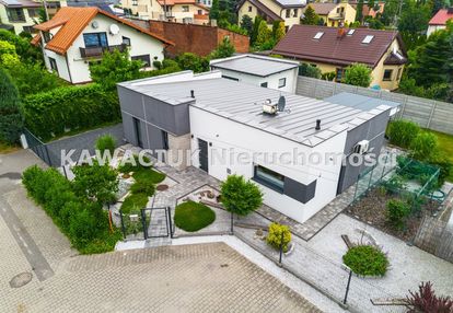 Przepiękny dom z ogródkiem w dobrej lokalizacji