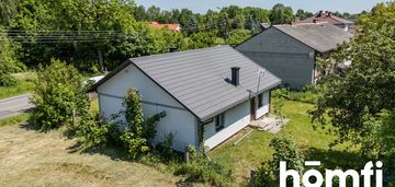 Dom z budynkami gospodarczymi -siedlisko k. pionek