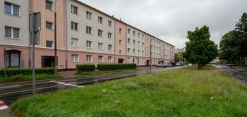 2 pok. dworcowa, oddzielna kuchnia z oknem, cegła