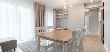 Prądnik czerwony, trzy pokoje, dwa balkony, 60m2.