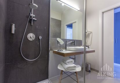 Apartament z halą garażową