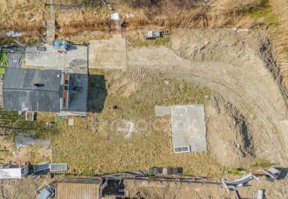 Okazja: działka z bazą mieszkalną – przejazdowo