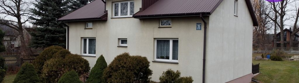 Dom w bliskim sąsiedztwie rzeki i lasu.