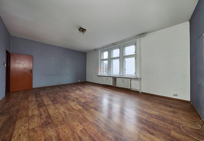 Przestronne mieszkanie z możliwością wydzielenia pokoi | piwnica 28 m2