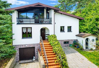 Dom w hornówku w zalesionej okolicy