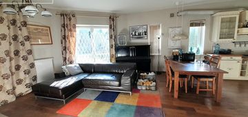 Dom z dużą działką- idealny dla rodziny