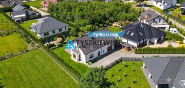 Piękny dom z ogrodem w tuchomiu