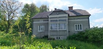 Dom do generalnego remontu w jasienicy rosielnej.