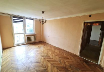 Wygodne mieszkanie do remontu na os. 650-lecia