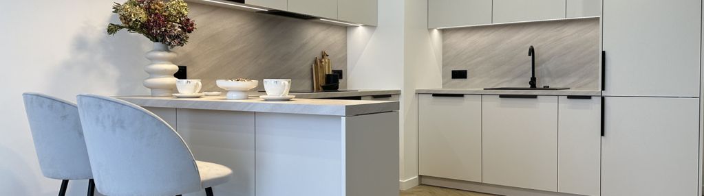 Świeżo wykończony apartament | widok na zatokę