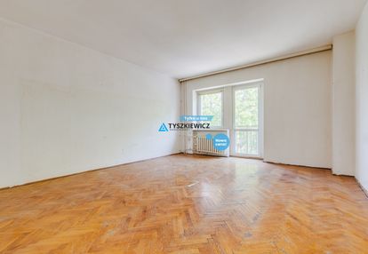 Przestrzenne mieszkanie do remontu