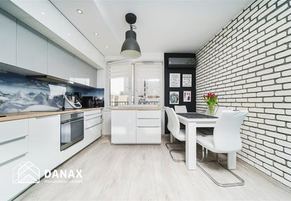 3 pokoje, balkon, miejsce postojowe