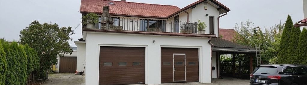 Kobiór, dom z zespołem garażowym pod działaność