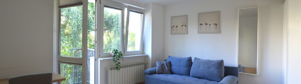 Cicha kawalerka z balkonem_ zieleń_powiśle