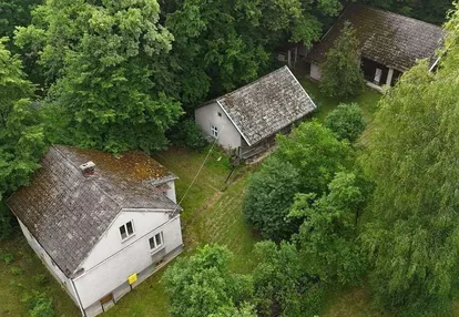 Działka z domem i budynkami gospodarczymi