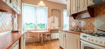 Wyjątkowa lokalizacja - połowa domu z działką