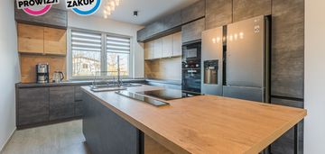 9 apartamentów i 140m2 mieszkalne, 400 m od plaży