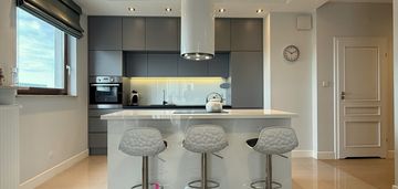 3-pok. doskonała lokalizacja, wysokie piętro.